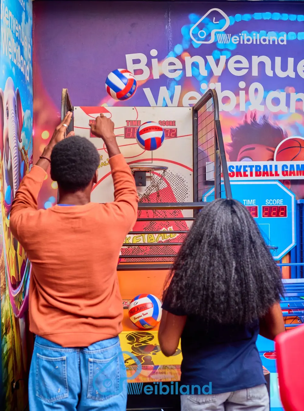 Joueurs au jeu de basket